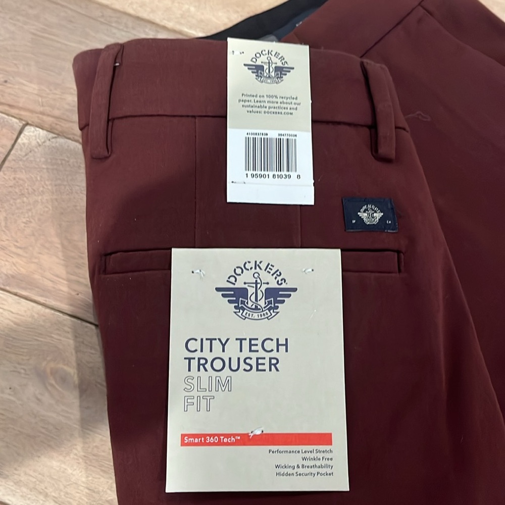 Dockers - Picture 2 of 4